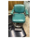 Vintage Mid-Century Hydraulic Barber / Salon