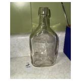 Vintage Feltonï¿½s New England Rum one pint bottle