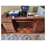 Desk no contents