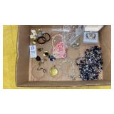 Vintage small horseshoe necklace, assorted as-is