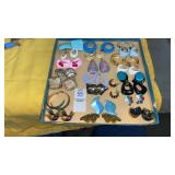 Vintage pierced earrings (23 prs)