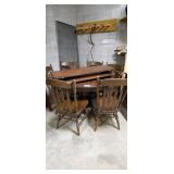 Table with 6 chairs & 2 leaves