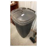 Garbage can with wheels