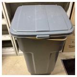 Rubbermaid Commercial Brute Gray Plastic Rollout T