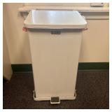 United Metal Receptacle Corp. Industrial White Pai