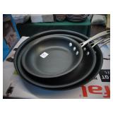 3 pc Skillet Set Calphalon - lightly used