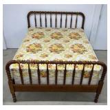 Full Size Spindle Bed With Mattress