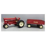 1/16 Farmall 544 & Wagon
