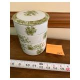 Stacking dishes with buttons and other