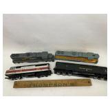 4 HO scale train engines