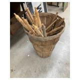 Basket with spindles