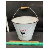 Feed bucket