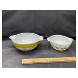 2 Pyrex bowlï¿½s