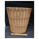 Wicker hamper