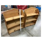 2 pine shelves