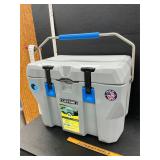 Life time 28 qt cooler like new