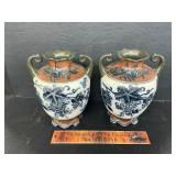 2 vases