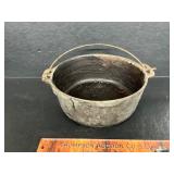 Cast iron pot