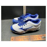 Baseball cleats