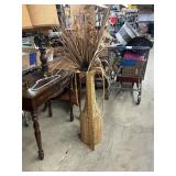 Basket with decor