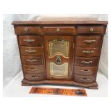 Jewelry box