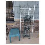 2 folding iron shelves and 2 plastic tables