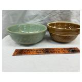 2 USA pottery bowls