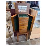 Standing jewelry box