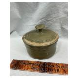 Pottery bowl with lid