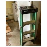 4 ft fiberglass ladder