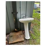 Pedestal sink