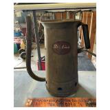 Vintage oil can