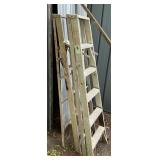 2 aluminum step ladders