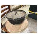 Cast iron pan