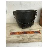 Antique 3 legged cast iron pot