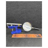 Watchmaker tool and magnifying glass