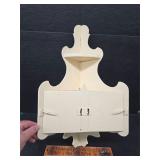 Corner shelf with storage