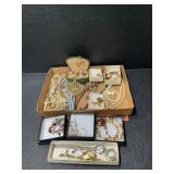 Assorted jewelry
