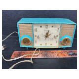 Bulova Clock Radio.(clock running when plugged in)