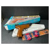 Working air pistol with pellets