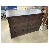 Chest of drawer