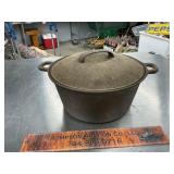 Cast iron pot