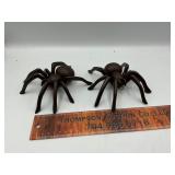 2 cast iron spiders