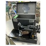 Singer Feather lite sewing machine