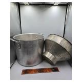 Milk strainer and pot