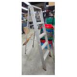 Aluminum stepladder