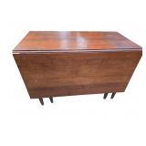 Gate leg drop leaf table
