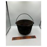 3 legged cast iron pot has a crack