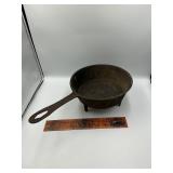 3 legged cast iron pan