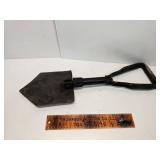 Folding trench tool
